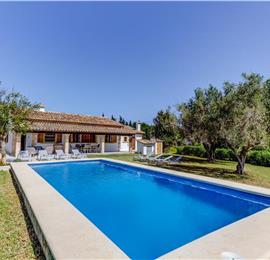 4 Bedroom villa with a pool near Pollensa, sleeps 8